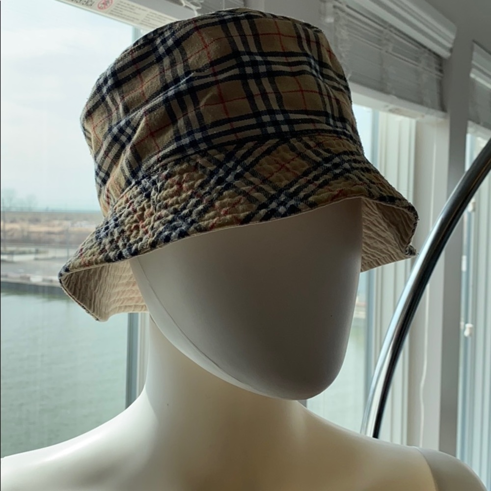 Faux Burberry reversible hat.  Small.